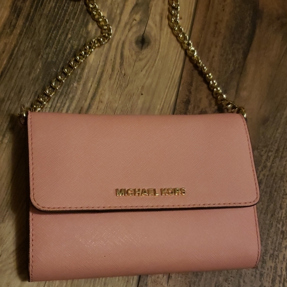 Michael Kors Handbags - Micheal Kors crossbody purse wallet